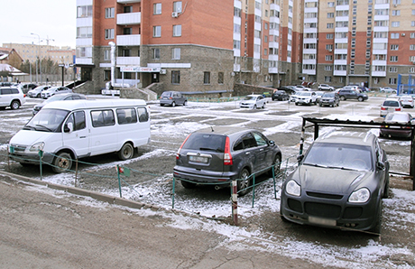 В Астане планируют парковку во дворах сделать платной